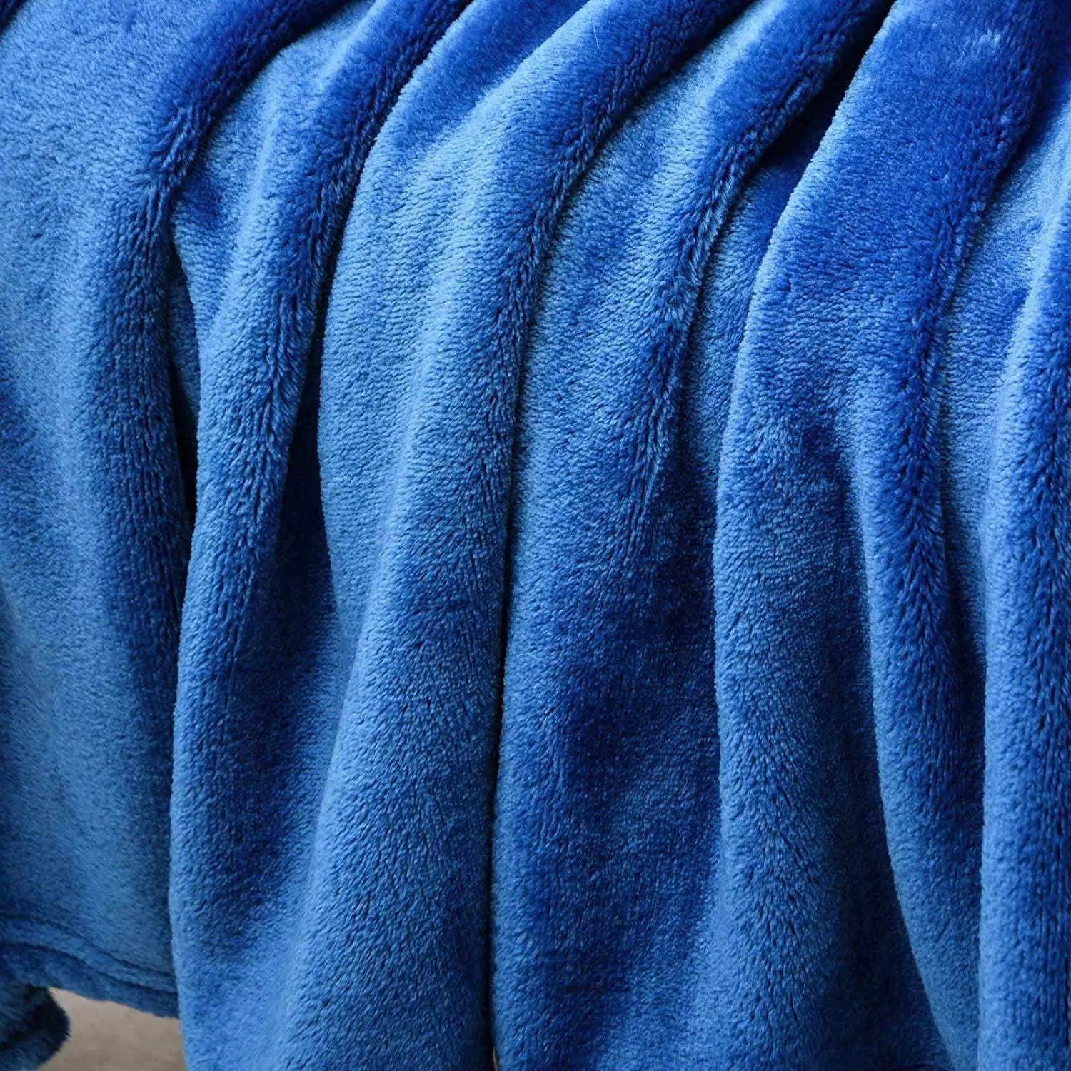 Royal Blue Plišano Ćebe - mojaposteljina.rs
