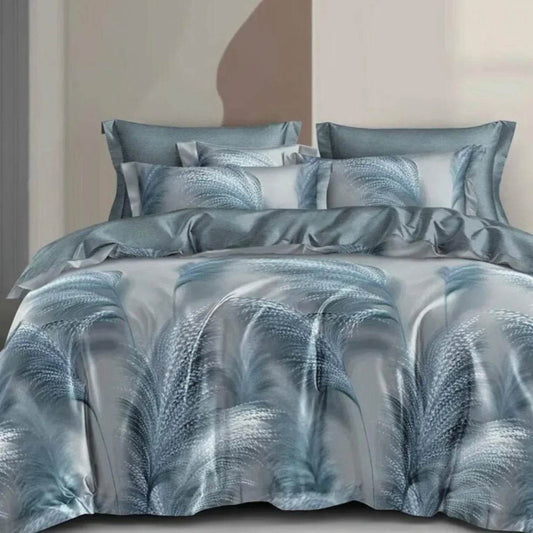 Svetloplava 3D posteljina sa motivom perja – Blue Feather bračna posteljina 200x220 - mojaposteljina.rs