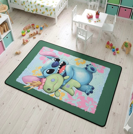 Dečiji tepih Stitch zeleni 80x120 cm sa gumenom podlogom postavljen u dečijoj sobi