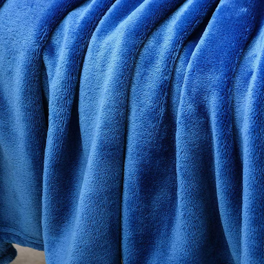Royal Blue Plišano Ćebe - mojaposteljina.rs